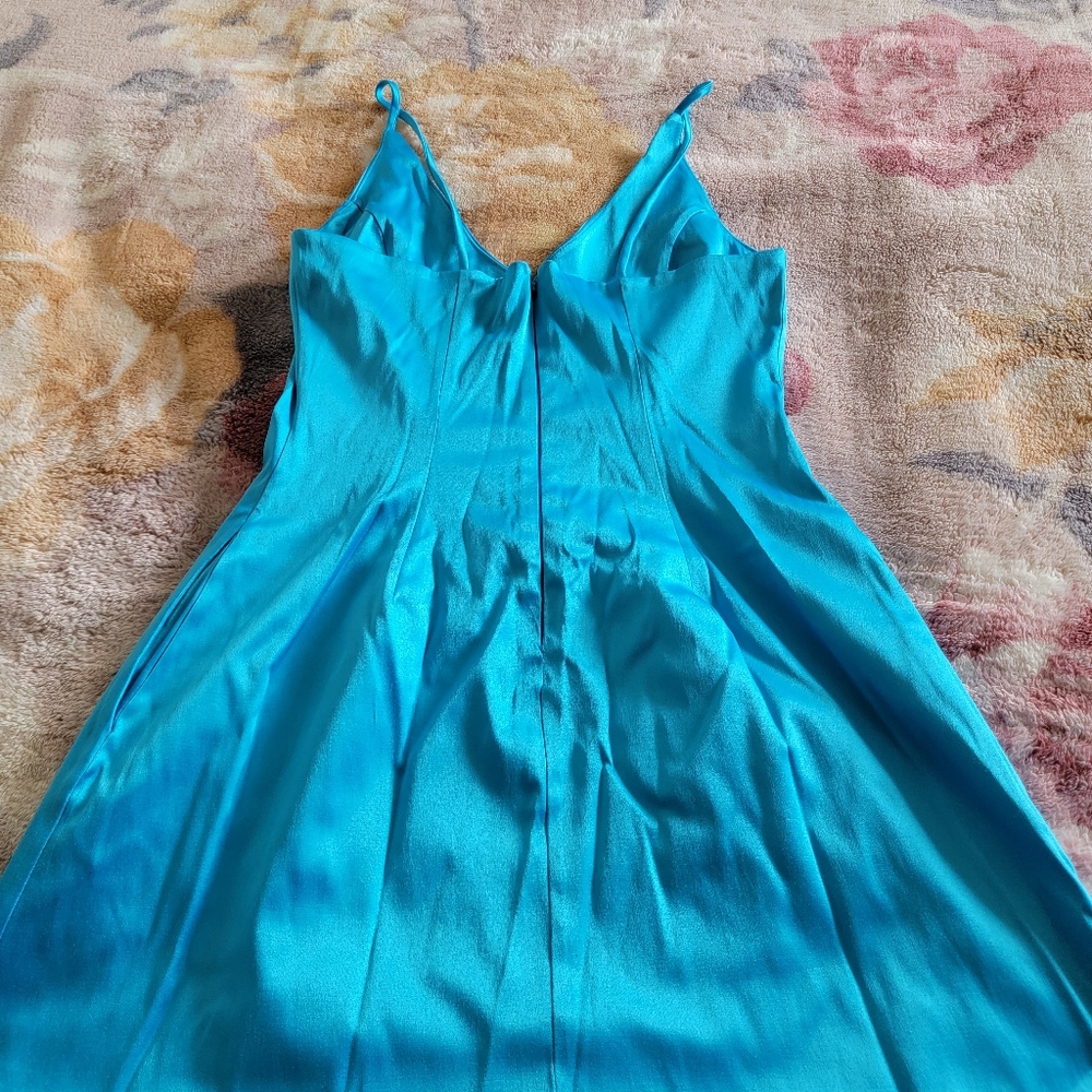 Lux LA Dress - Picture 4 of 11
